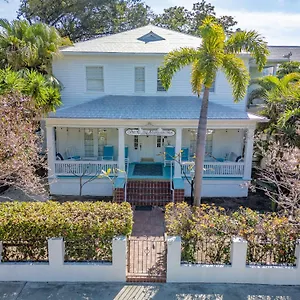 Deluxe King With Balcony - At House With Parking! Inn